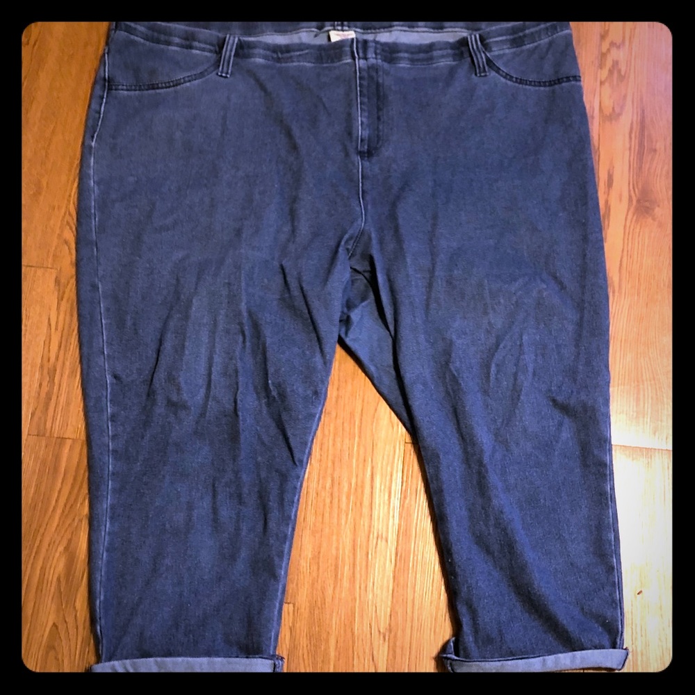 Stretchy jegging type cropped jeans